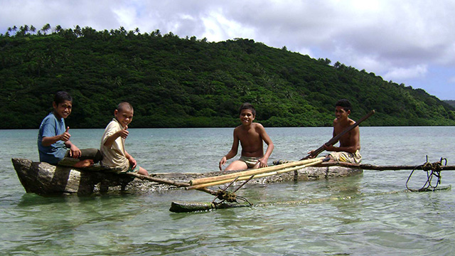 pōpao outrigger canoe